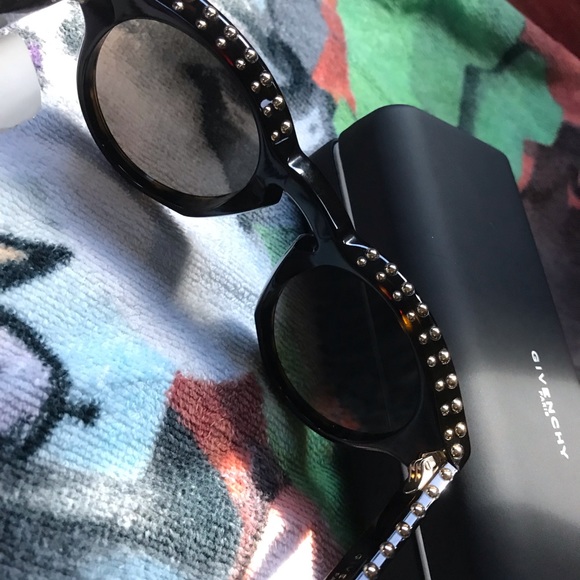 SOLD ‼️NWT Givenchy Glasses - Picture 3 of 8